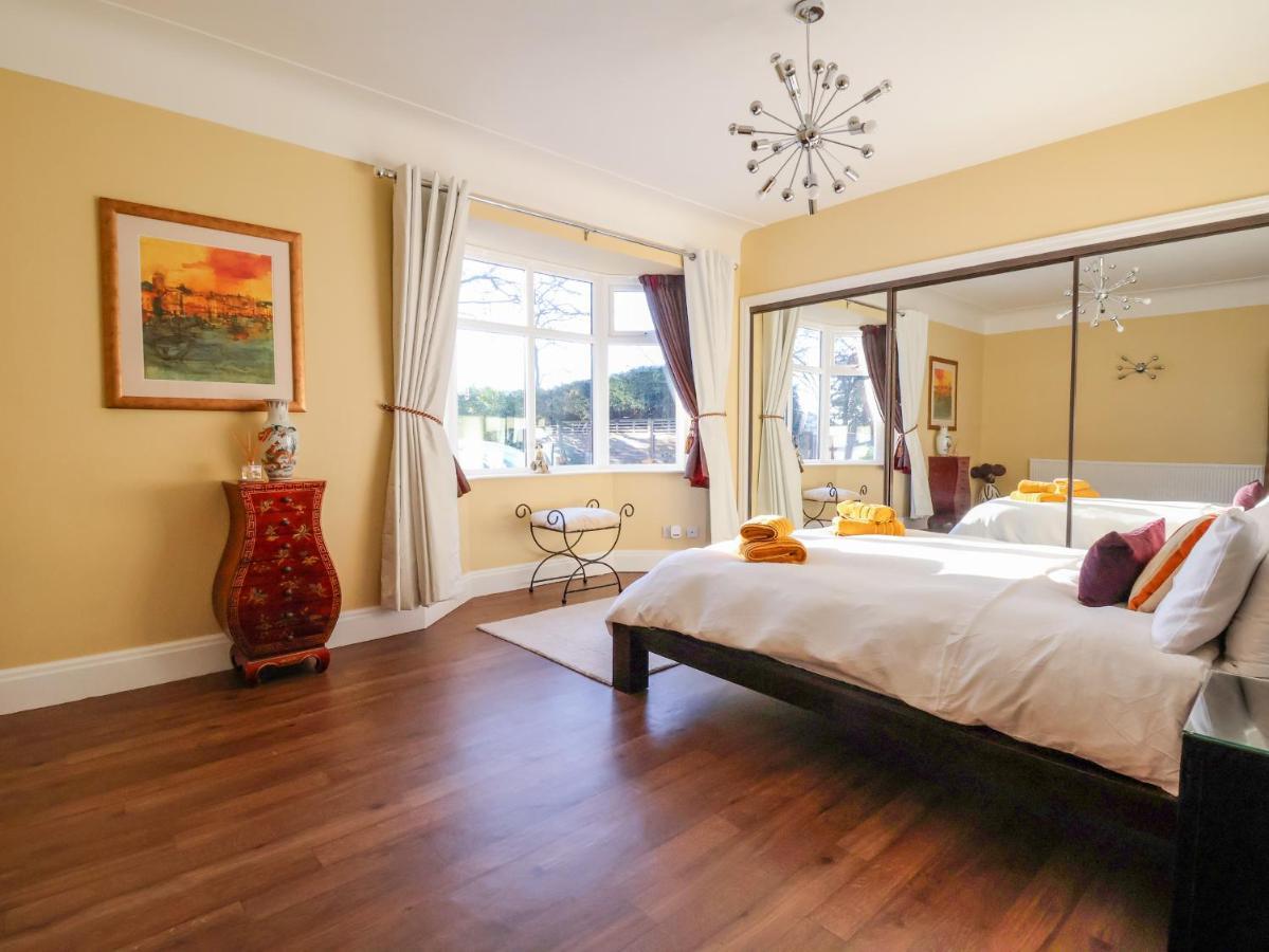 Solway Villa เชสเตอร์ ภายนอก รูปภาพ